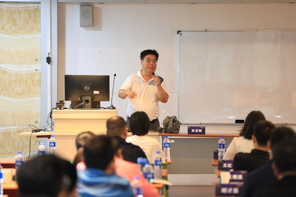 8月6日，中国国际人才交流基金会主任苏光明为台州全市人才工作者培训班学员授课.JPG